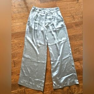 NWT Gap High rise pleated satin wide leg pants silver size 0 petit